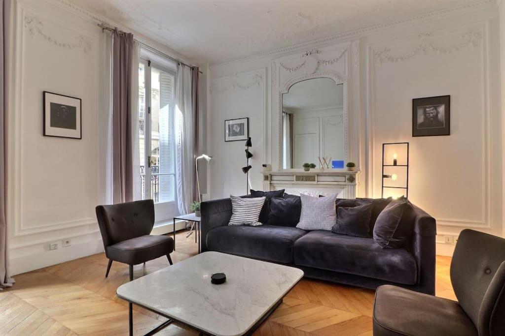 Luxury 3 Bedrooms Near Champs Elysees * Parigi