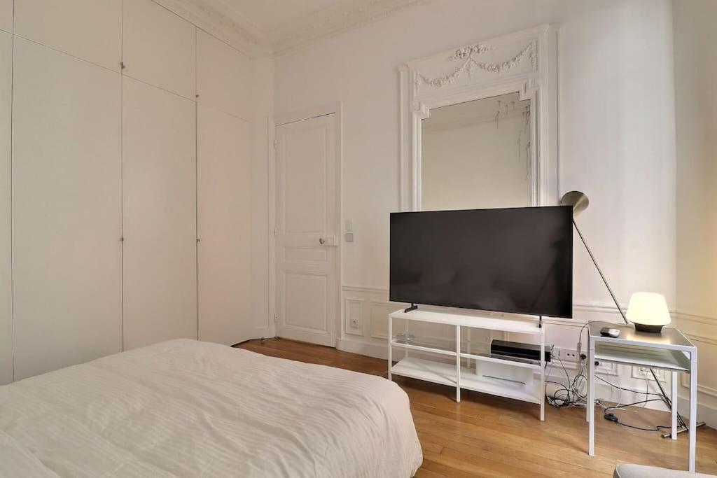 Appartamento Luxury 3 Bedrooms Near Champs Elysees Parigi