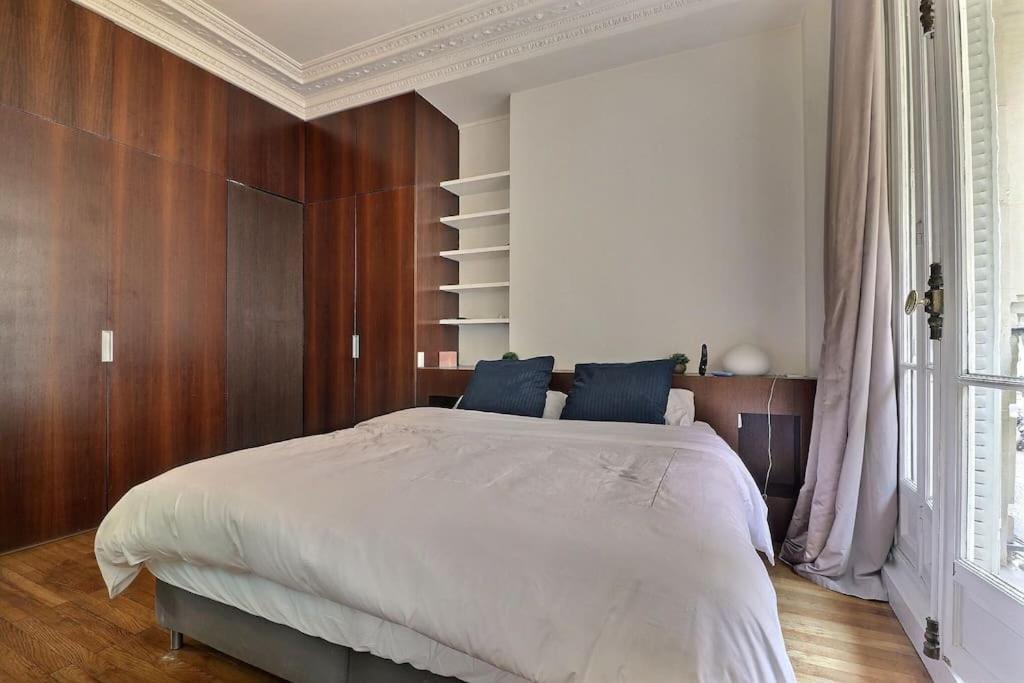 Luxury 3 Bedrooms Near Champs Elysees * Parigi