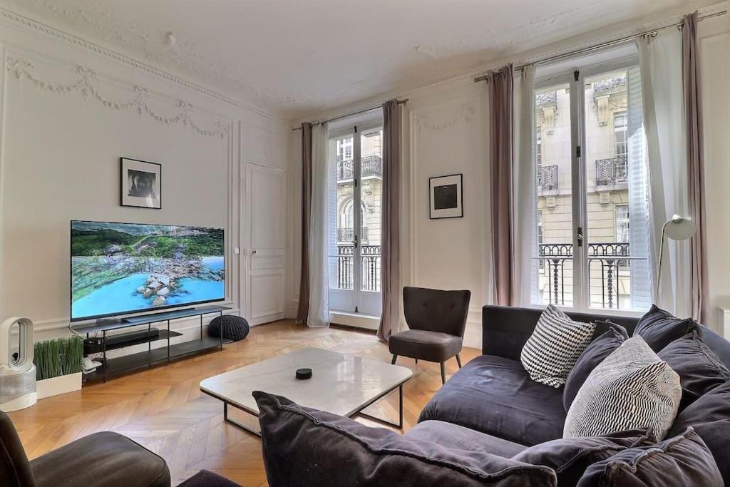 Luxury 3 Bedrooms Near Champs Elysees Parigi