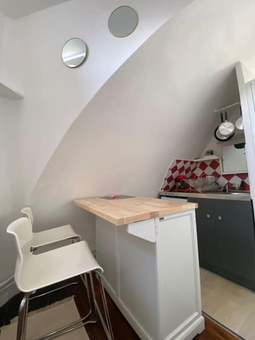Appartamento Cosy Et Sous Les Toits De Parigi