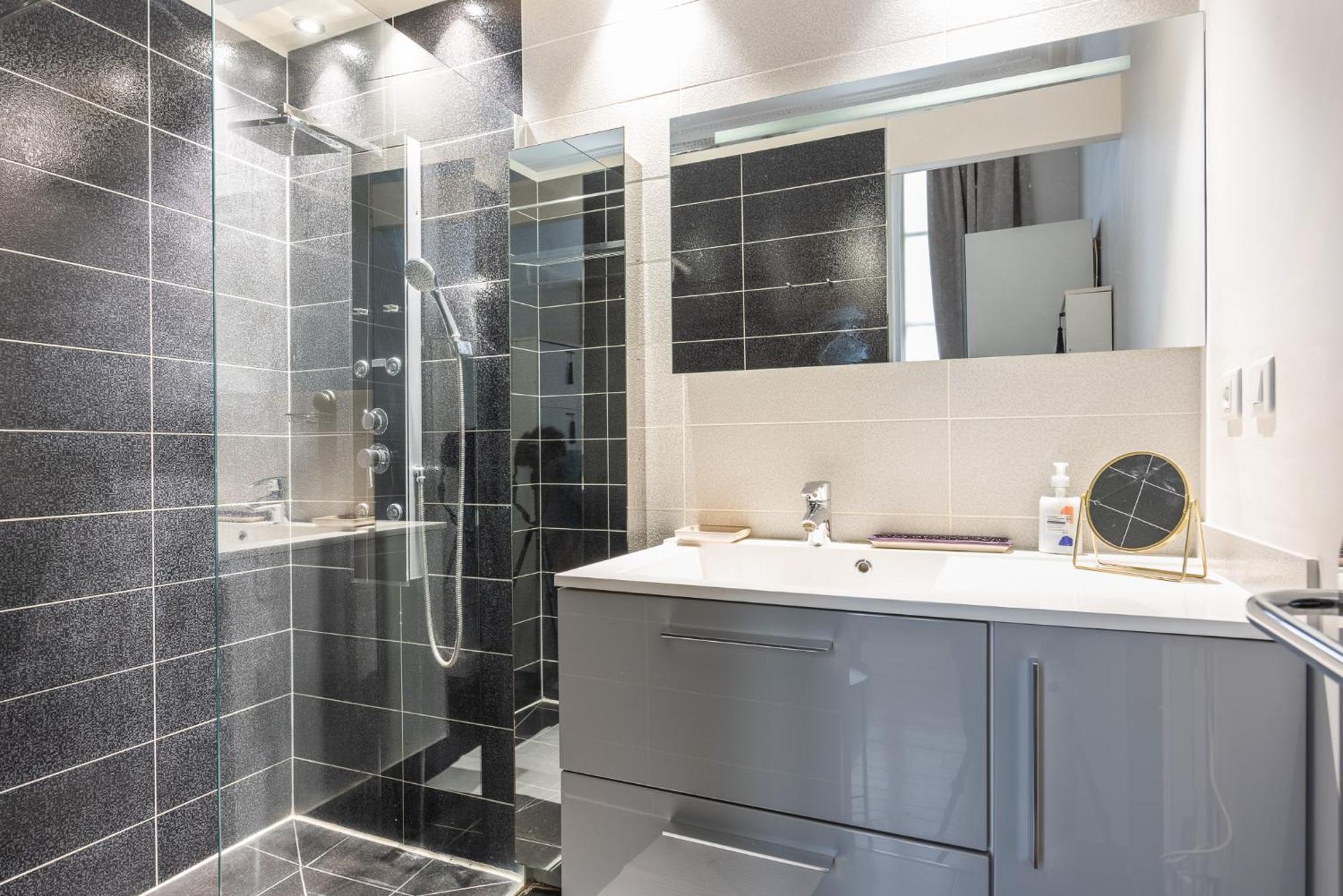 Appartamento Luxury Typical Parisian Flat - 5 Min From Louvre Parigi