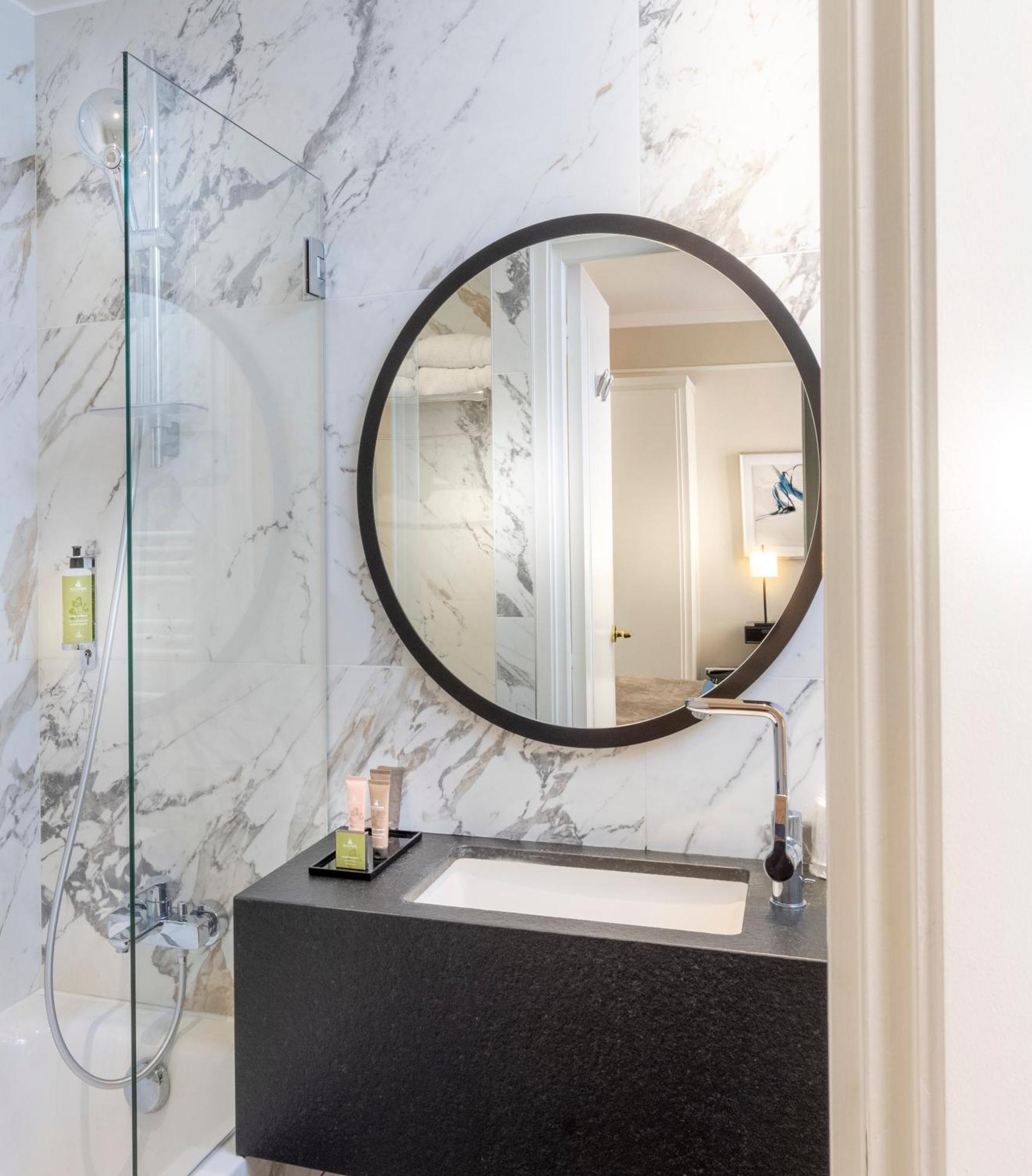 Du Bois Champs-elysées Hotel Parigi