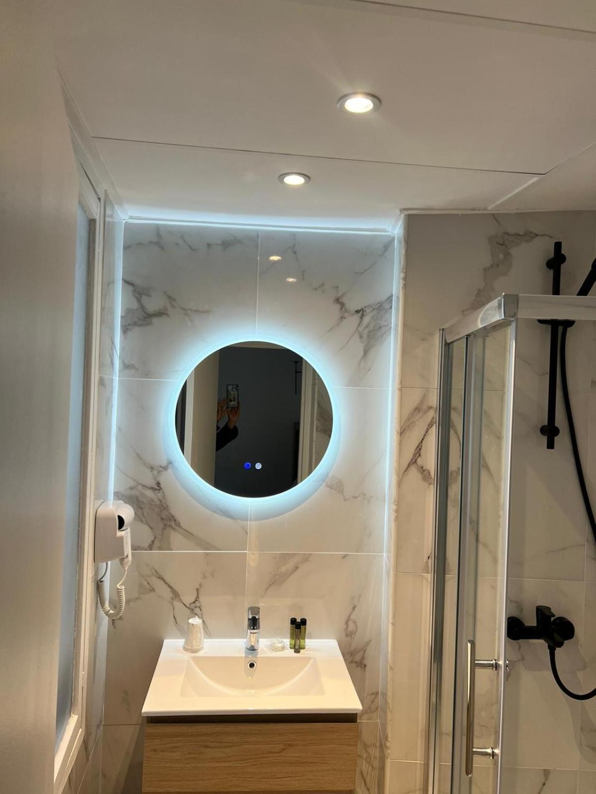 Lebron Hotel