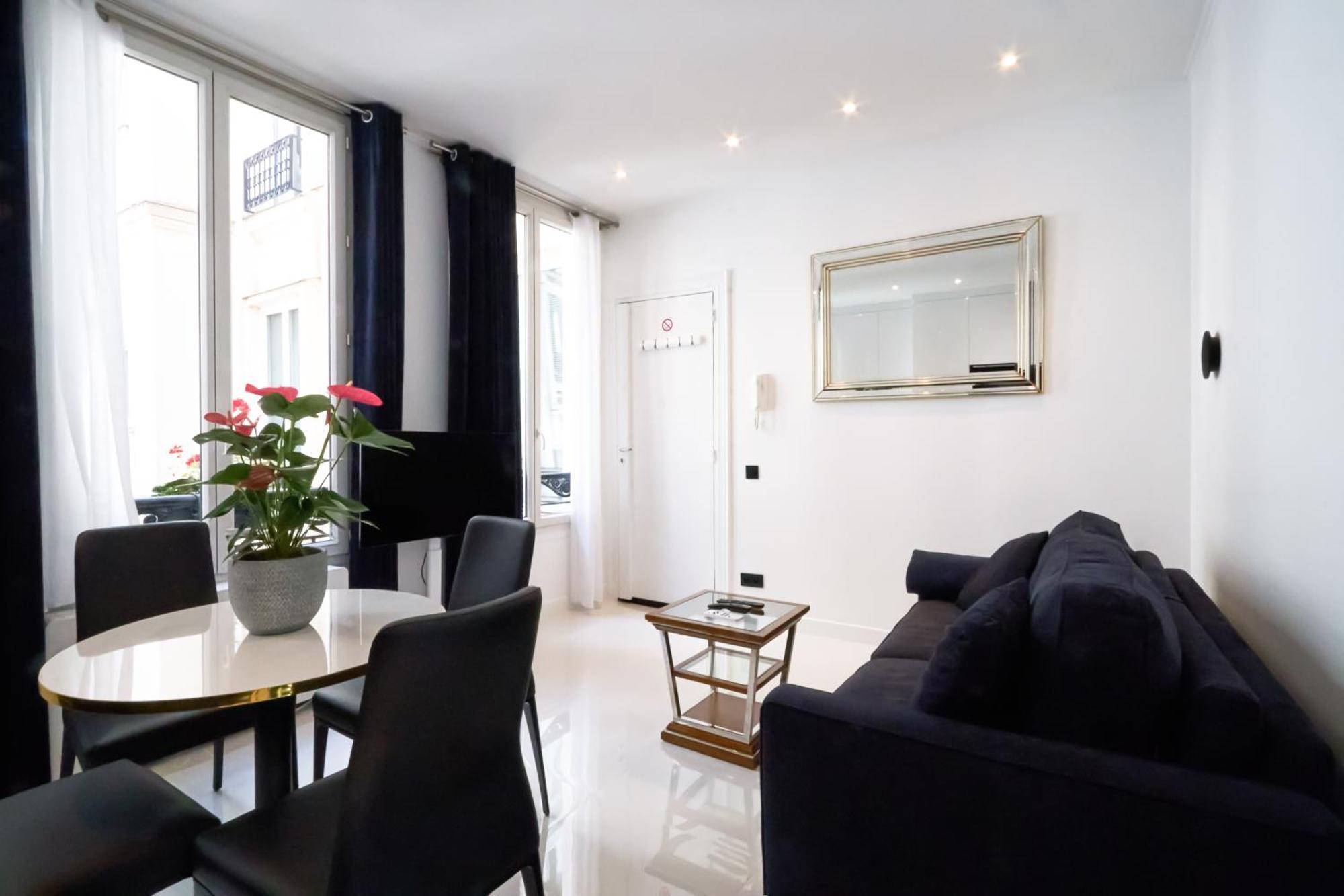 Champs-Elysees Executive Apartment *
