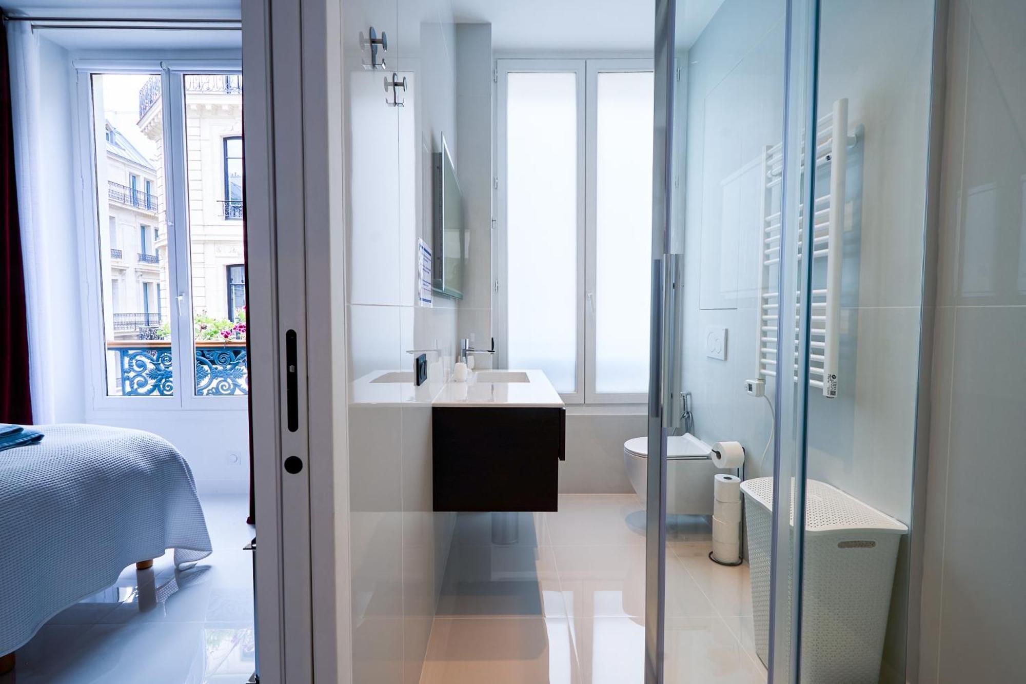 Champs-Elysees Executive Apartment