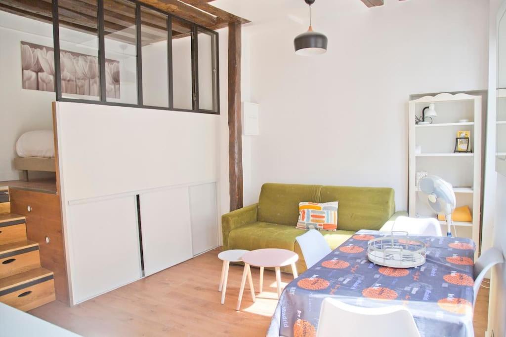 Charming Rue Des Rosiers Appartamento *