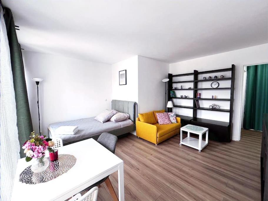 15 Confortable 5 Minute Metro Balard Apartment *