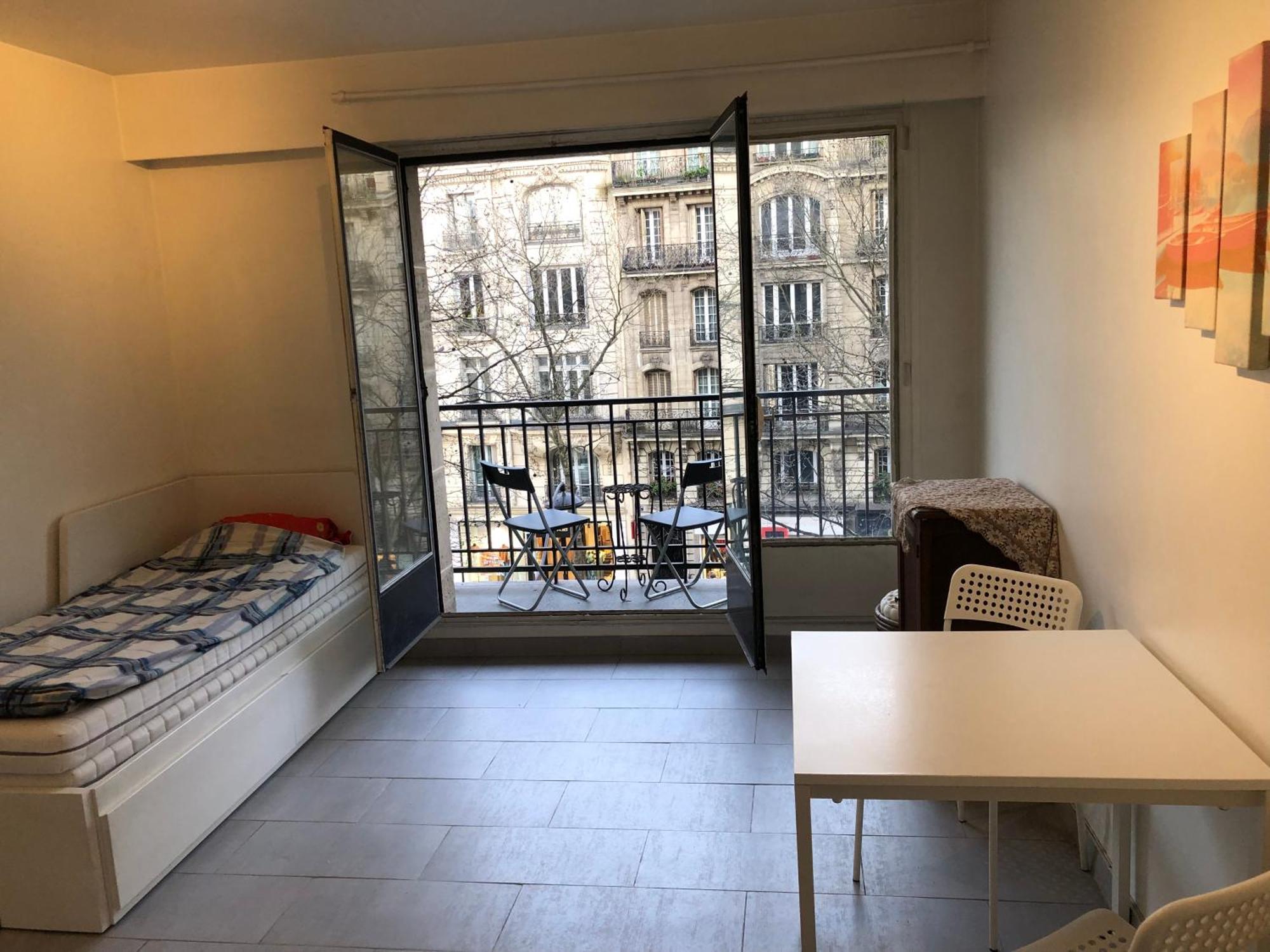 Beautiful Next To Metro Appartamento Parigi