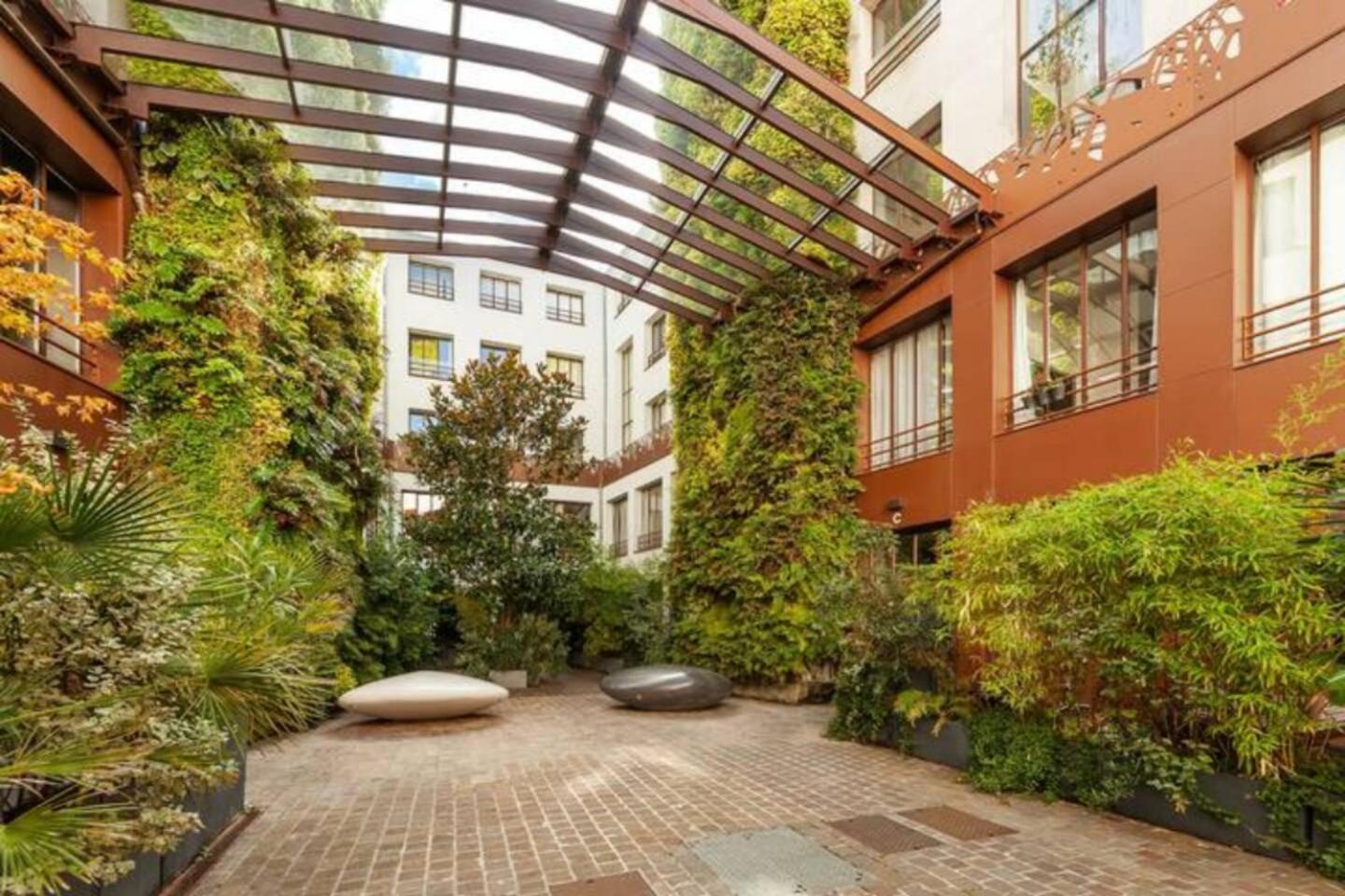 Guestready - Artist Loft With A Vertical Garden *