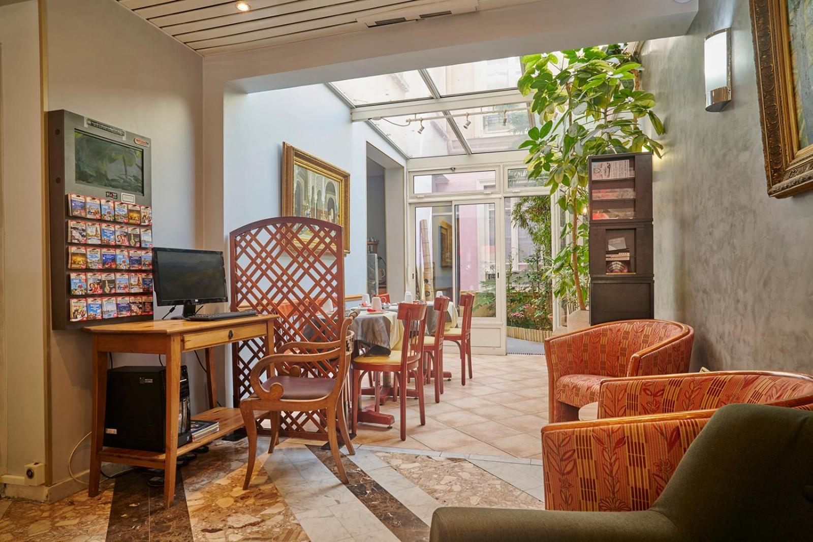 Hotel Poussin Parigi