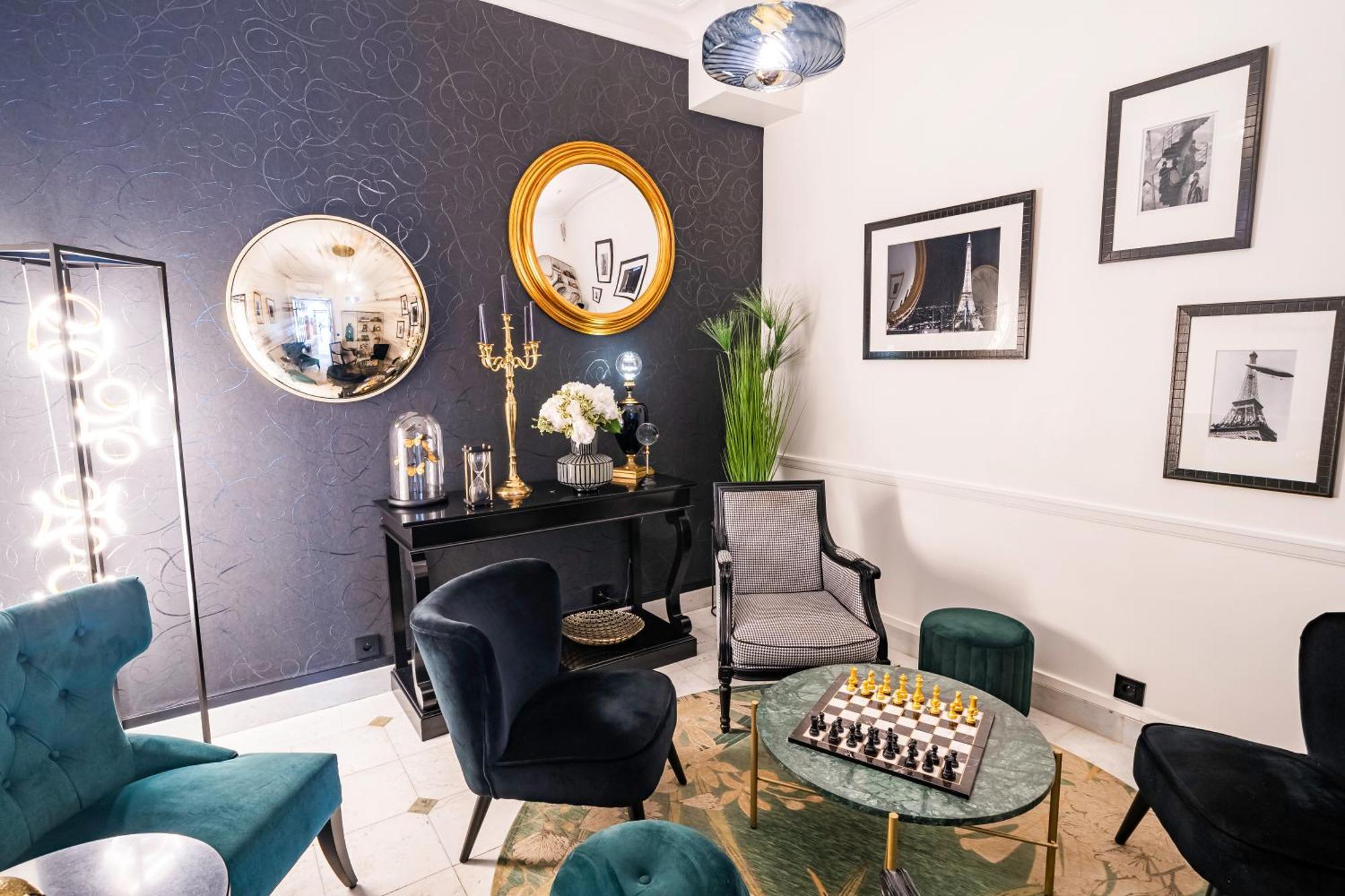 Le Cercle Tour Eiffel Hotel