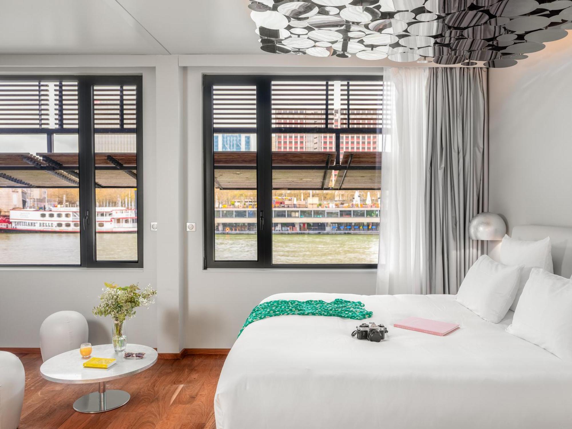 Off Seine Hotel