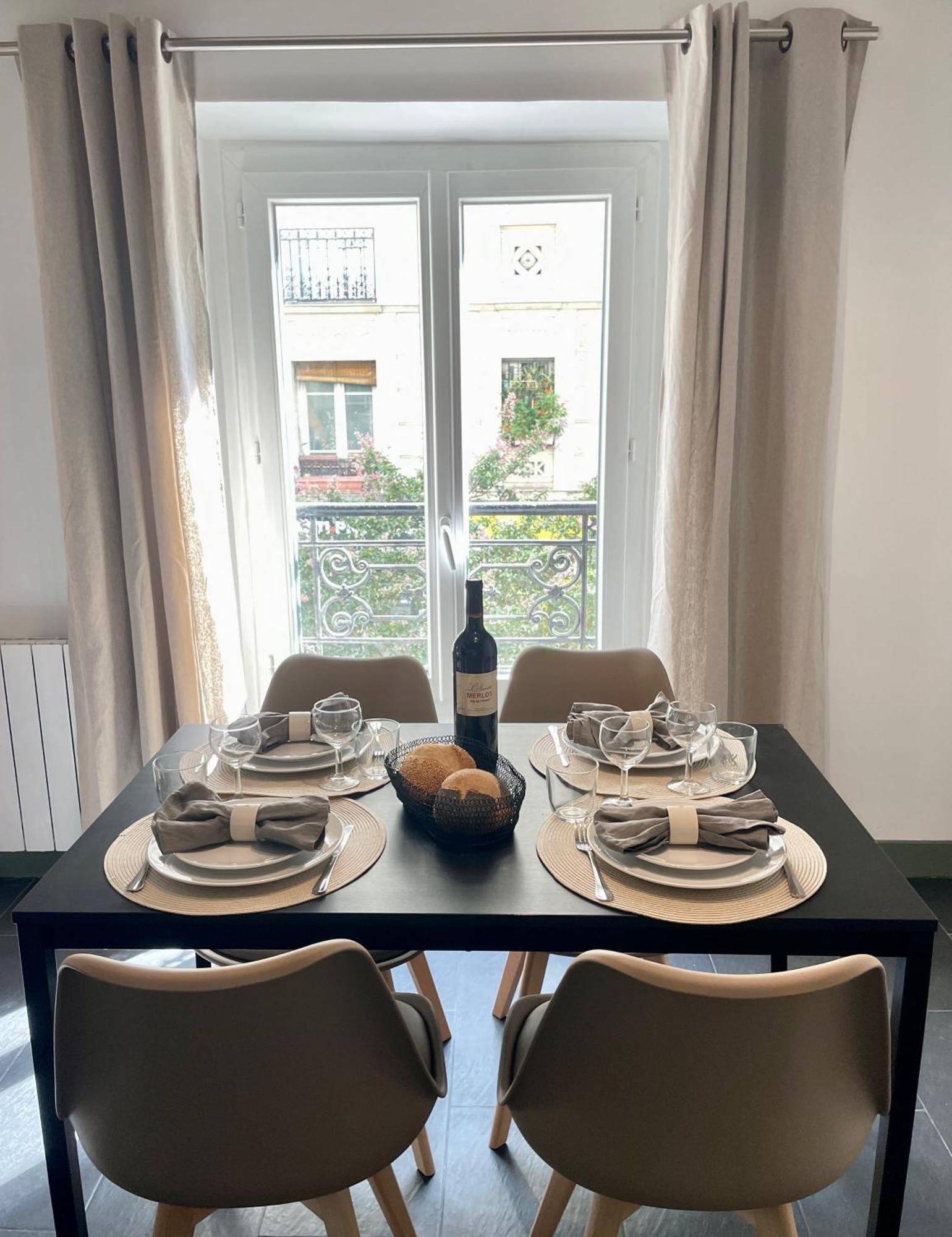 Unique Authentic In Le Marais Apartment *