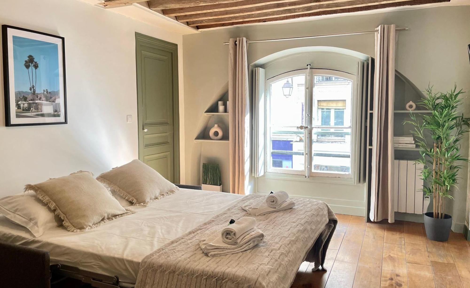 Apartment Unique Authentic In Le Marais
