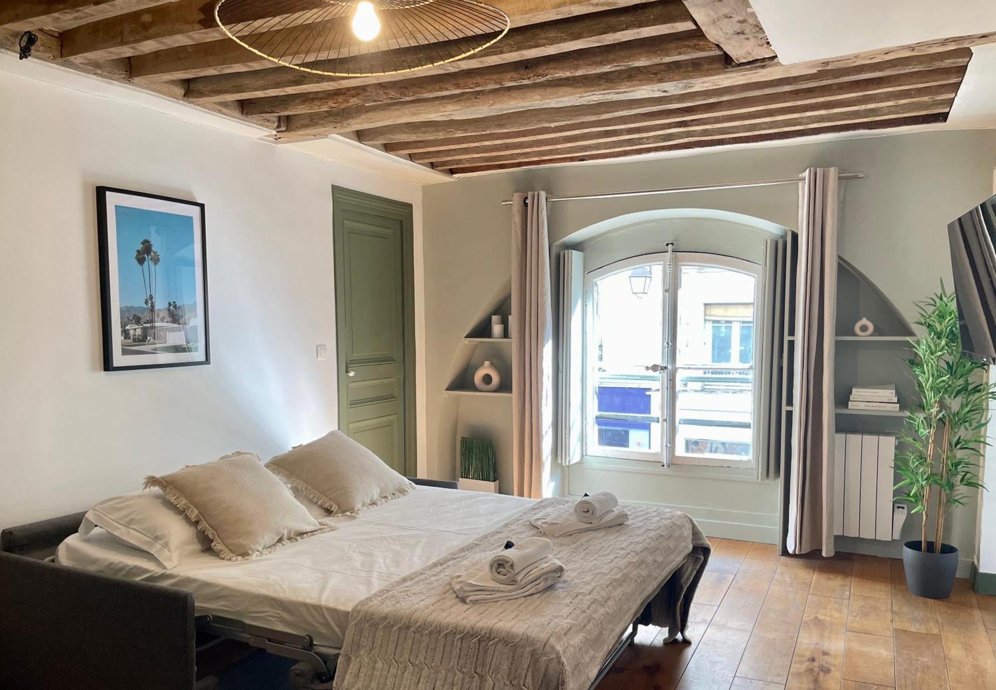 Unique Authentic In Le Marais Apartment Paris