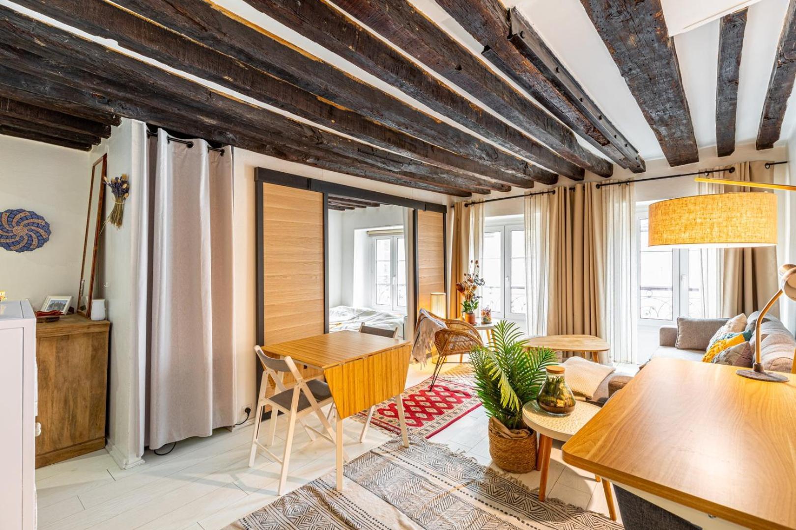 Guestready - Exposed Beams Flat Near Le Marais * Paris