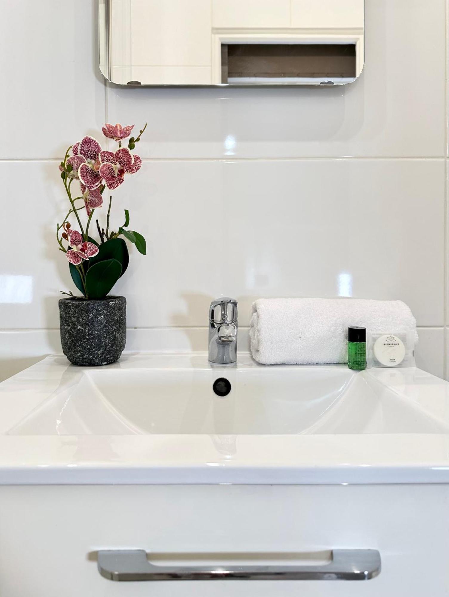 Stylish Studio Steps From Le Marais * Paris