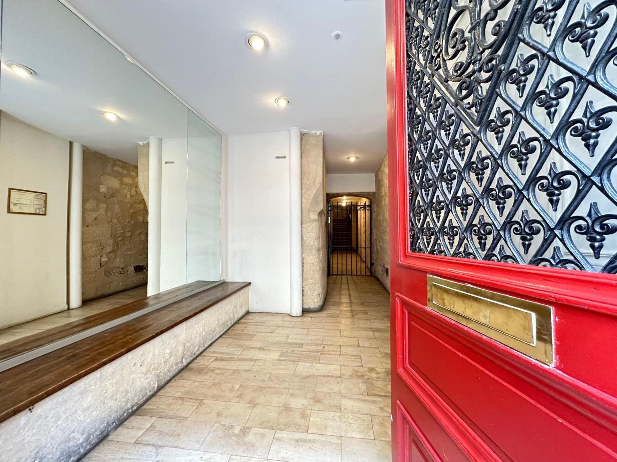 Stylish Studio Steps From Le Marais Apartment Paris