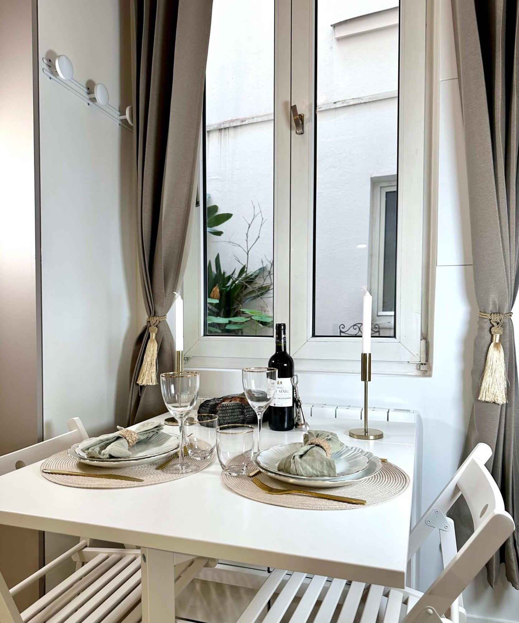 Stylish Studio Steps From Le Marais Apartment *