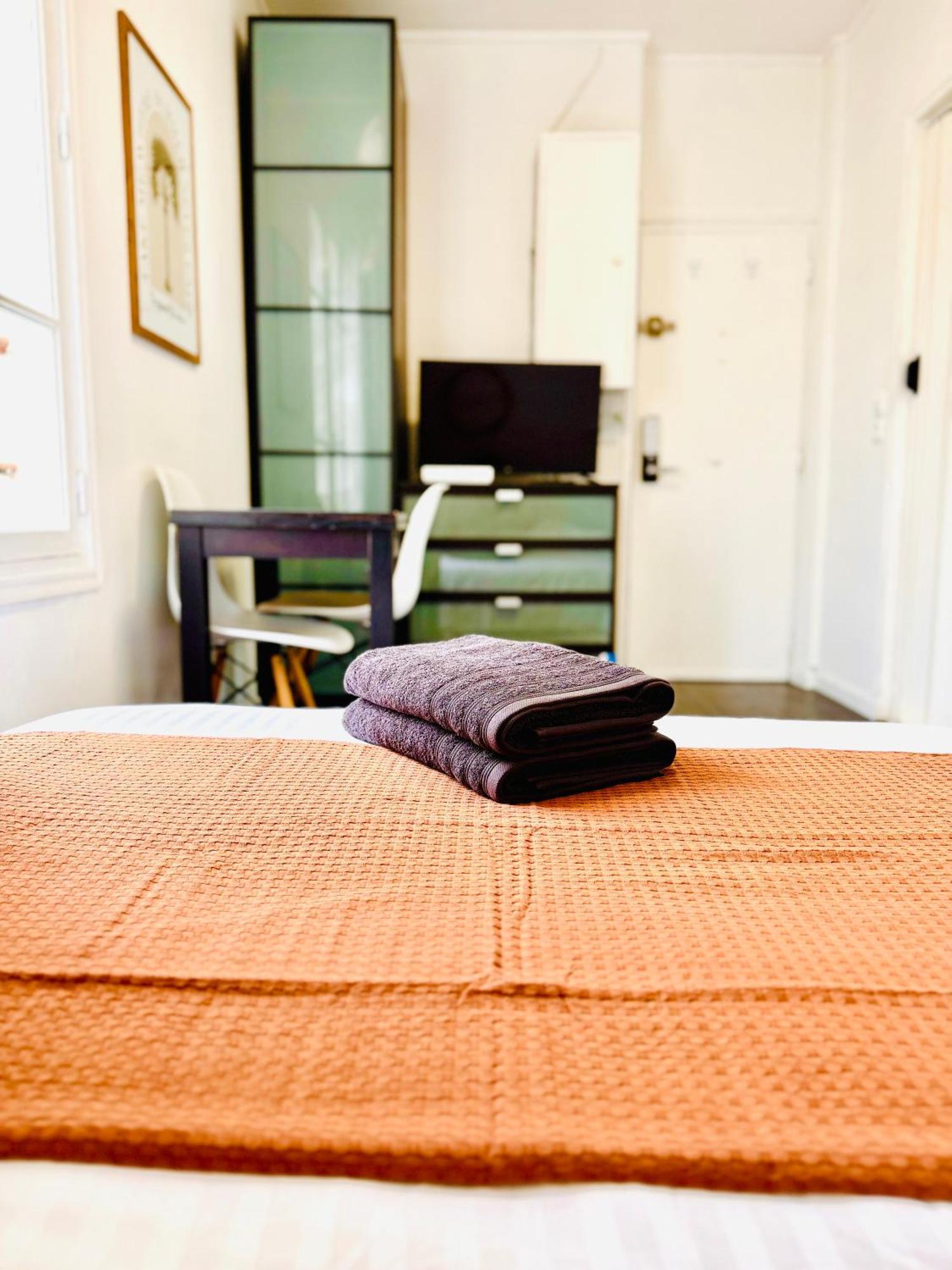 Cosy Place Entre L'arc De Triomphe Et Les Champs-elysees Homestay *
