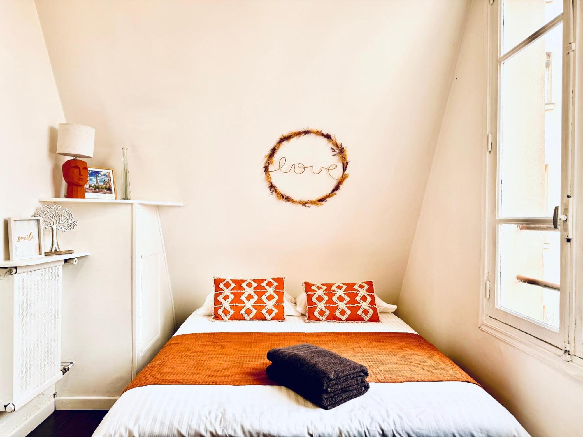 Cosy Place Entre L'arc De Triomphe Et Les Champs-elysees *