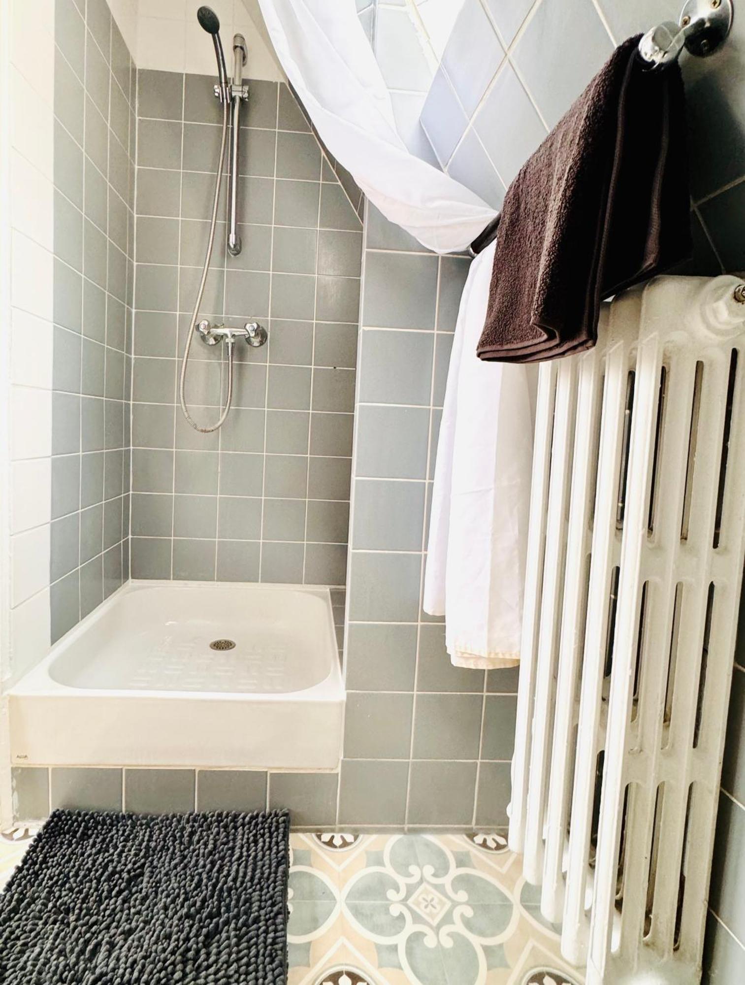 Cosy Place Entre L'arc De Triomphe Et Les Champs-elysees Homestay Paris