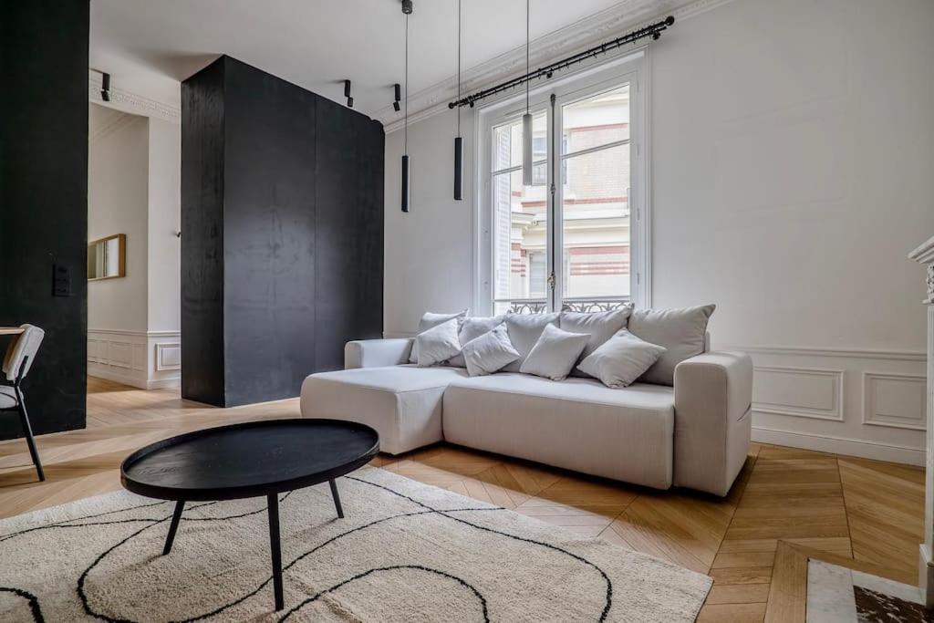 Appartamento Goodguest- Luxe Stade Tour Eiffel 2bdr Parigi