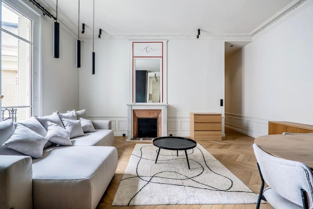 Goodguest- Luxe Stade Tour Eiffel 2bdr Appartamento