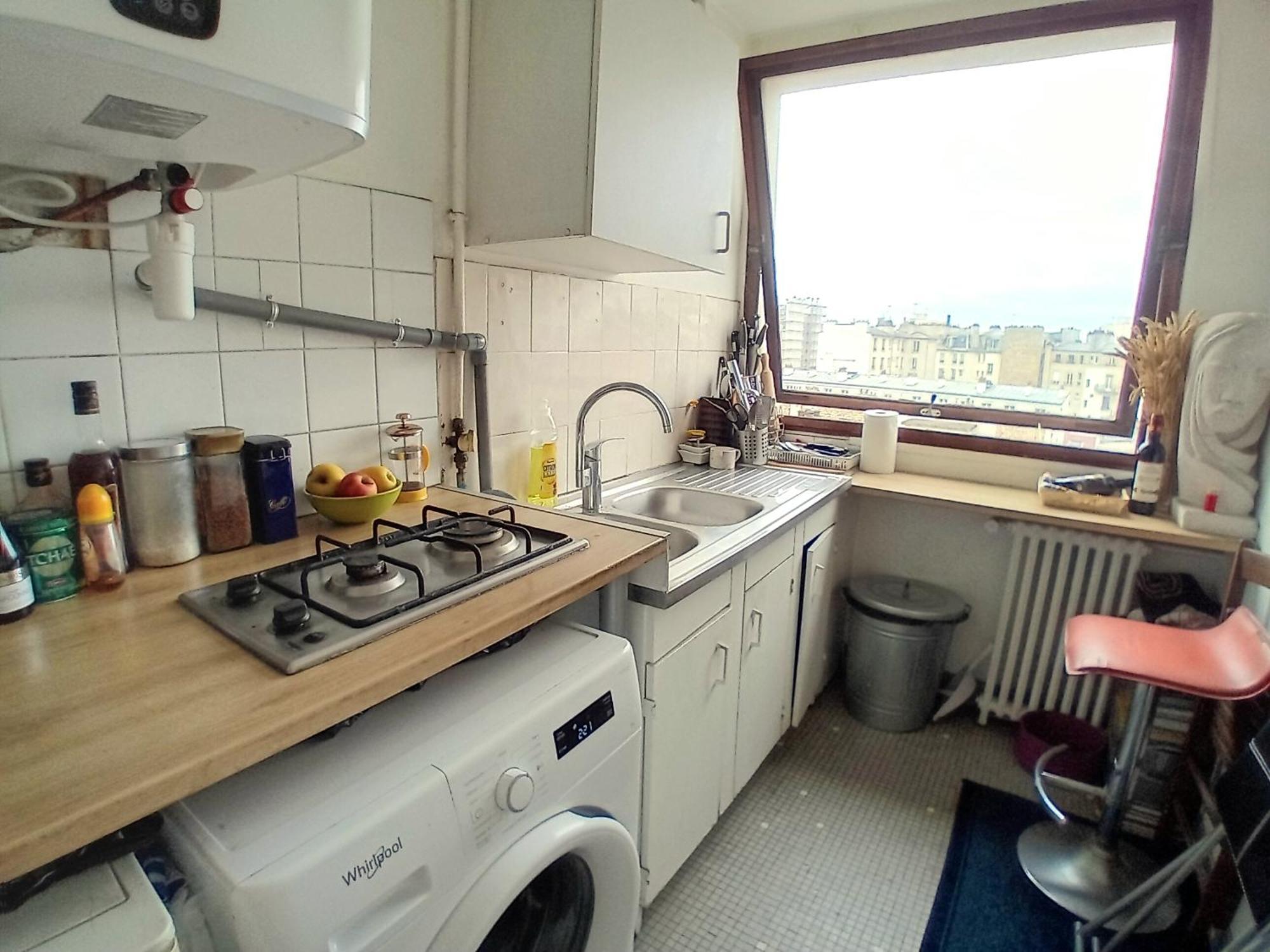 Jolie A 12 Em Apartment