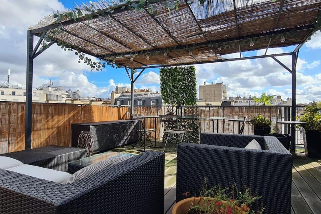 Appartamento With Terrace And View Of Sacre Coeur Parigi