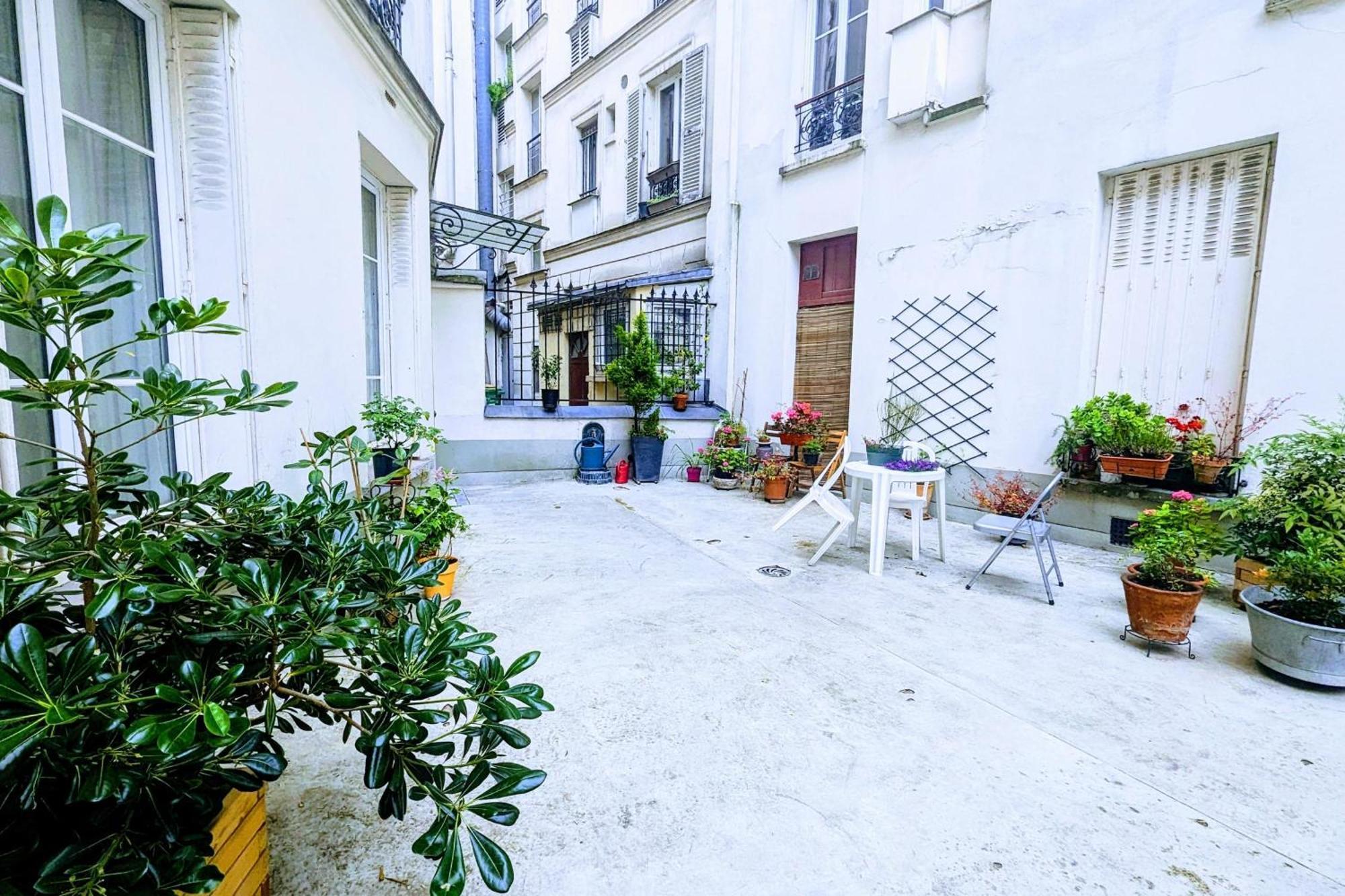 Bright And Peaceful Nest Near Montmartre