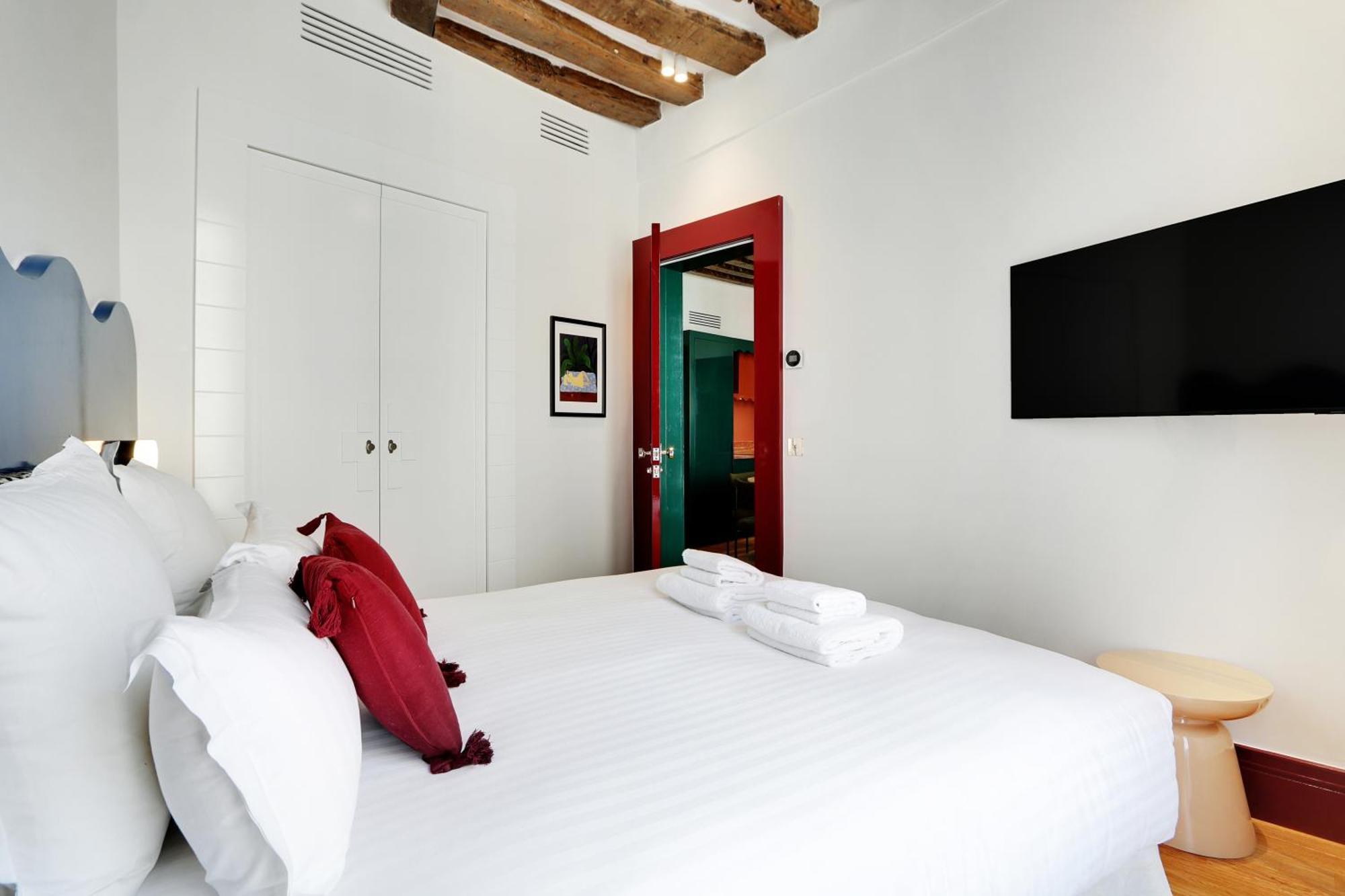 Collection Serviced In Notre Dame - Rue Savoie Apartment Paris