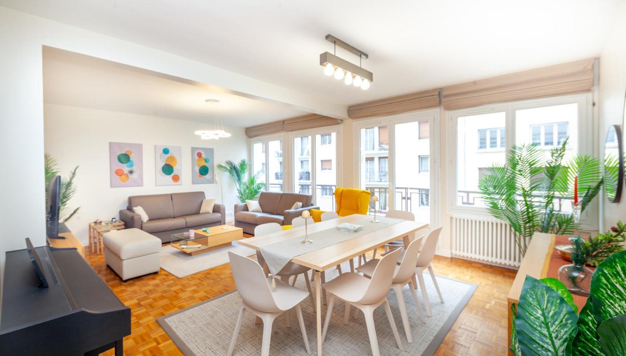 Apartment Tour Eiffel & Champs Elysees Business Apartment: Bright 2br With Housekeeping *