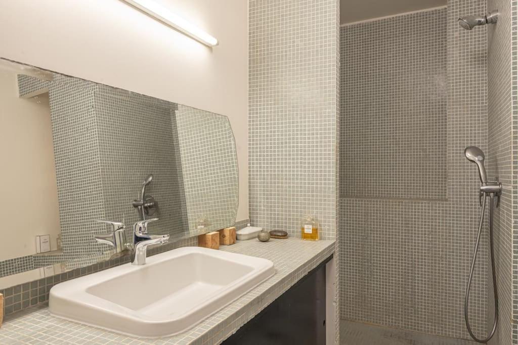 Appartamento 20 Eme Rue Des Vignoles Au 6 Eme Ciel Parigi