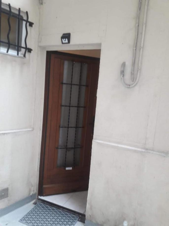 Petite Maison: Charming Self-clean In Prime Location Apartment Paris
