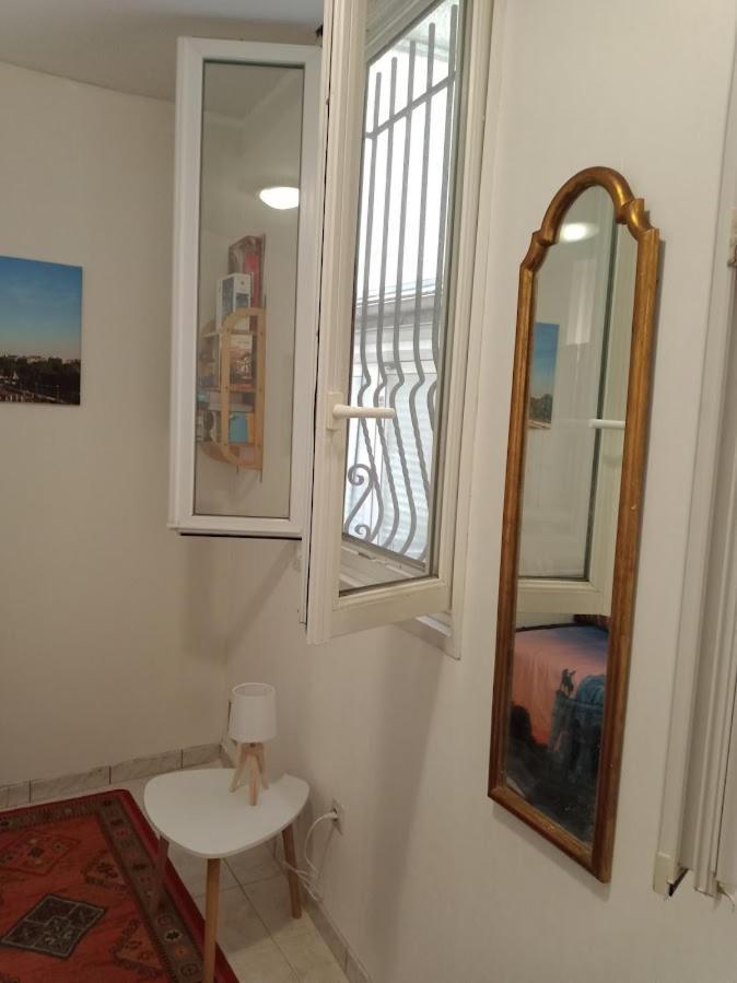 Petite Maison: Charming Self-clean In Prime Location Paris