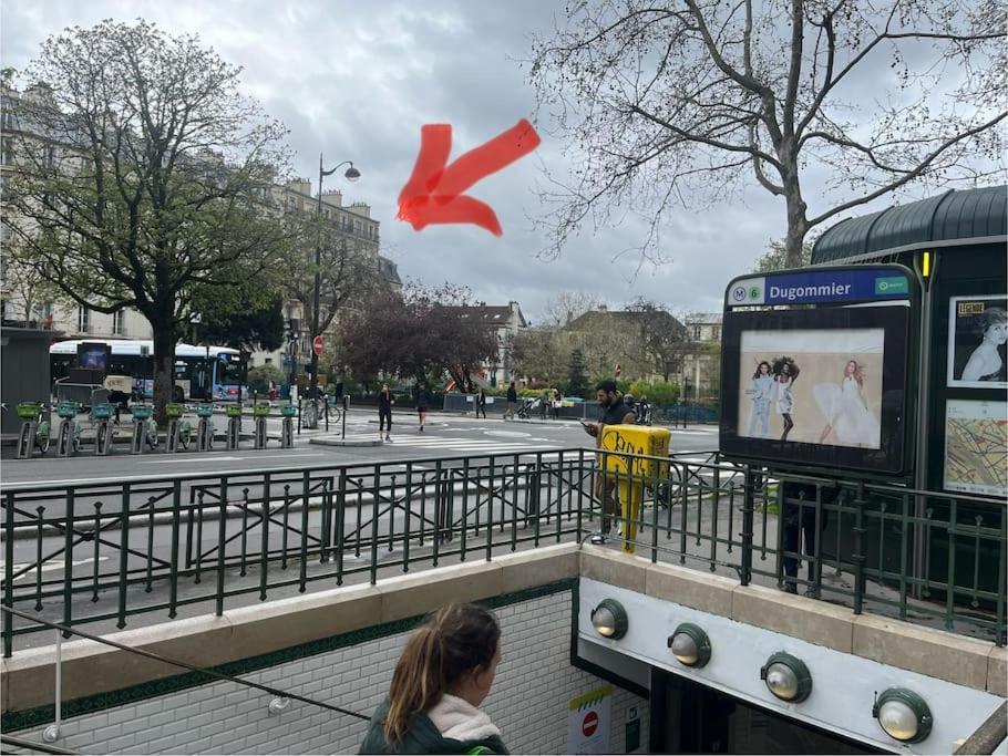 Charme Hausmanien Vue Parc 4 Famille Metro 6 Parigi
