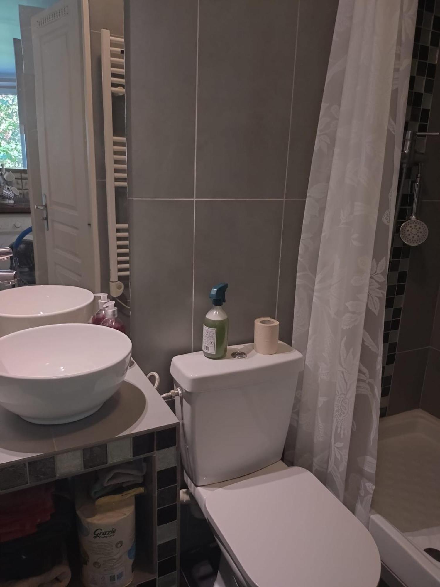 Studio Near Montmartre And Place De Clichy, Bright Sunny 4th Floor *