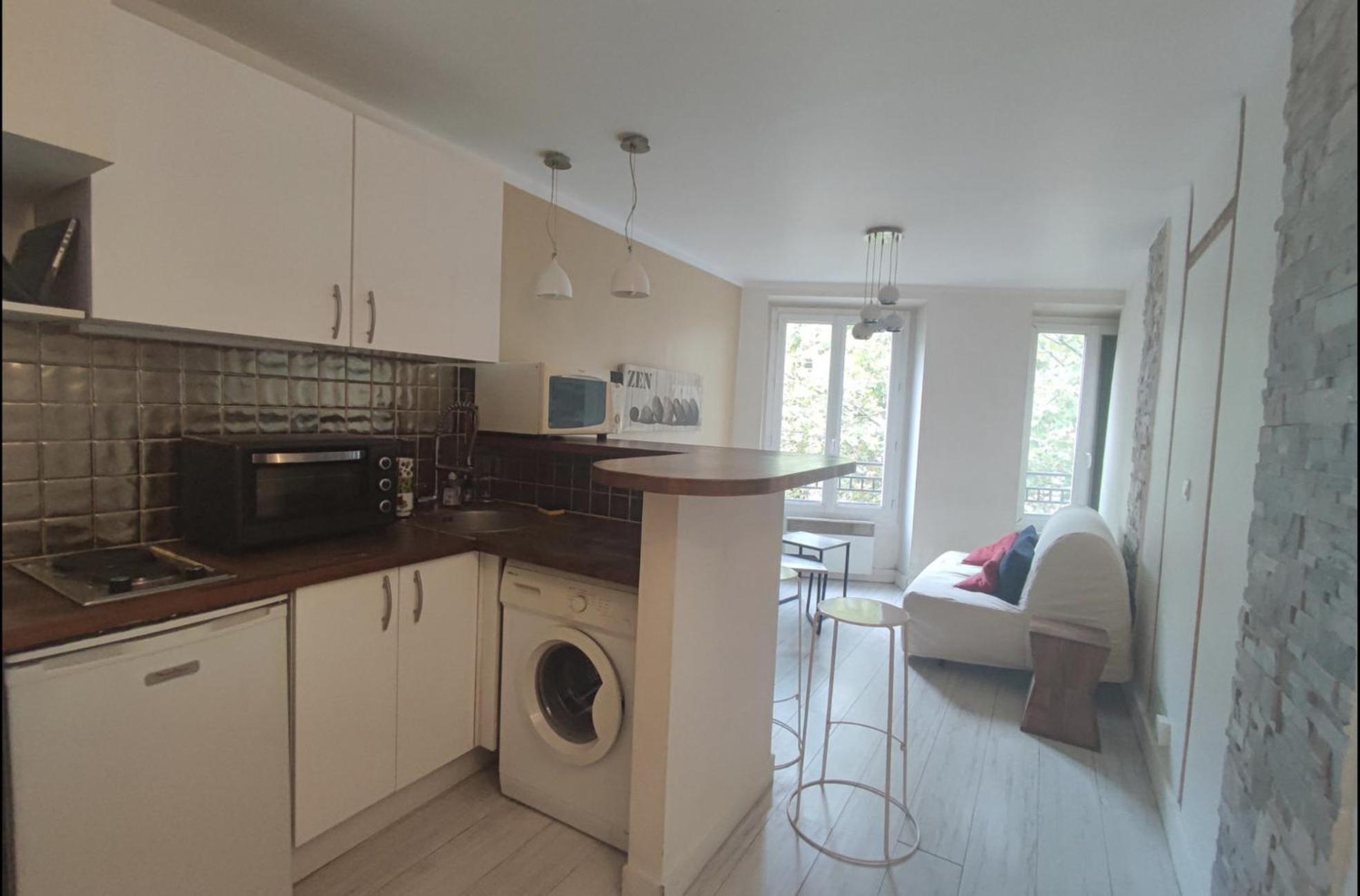 Apartment Studio Near Montmartre And Place De Clichy, Bright Sunny 4th Floor *