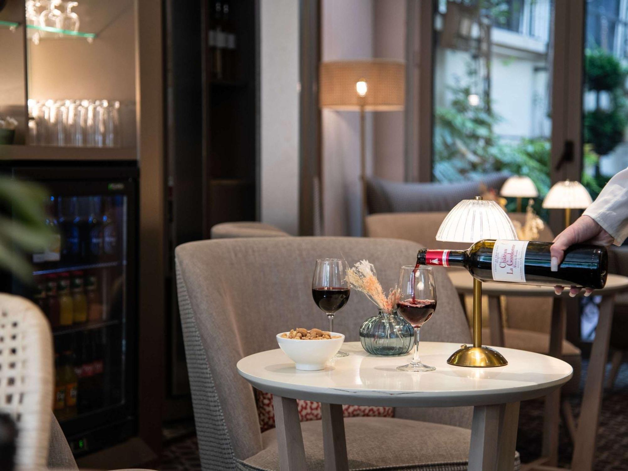 Mercure Montparnasse Raspail Hotel