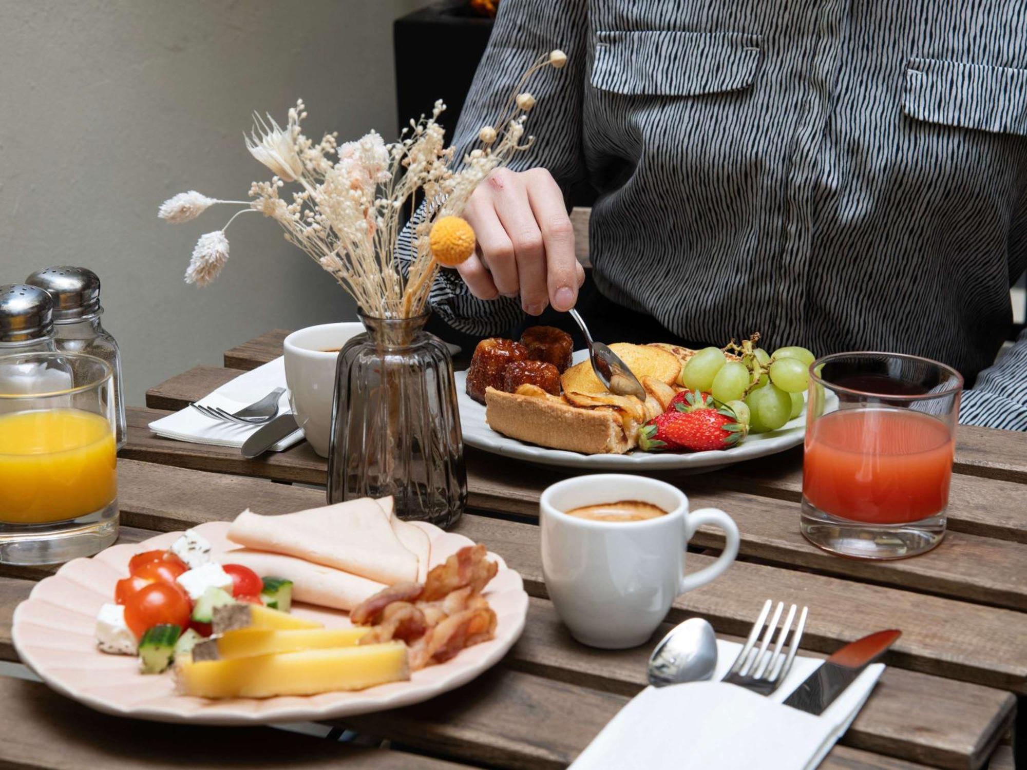 Mercure Montparnasse Raspail Hotel 4*