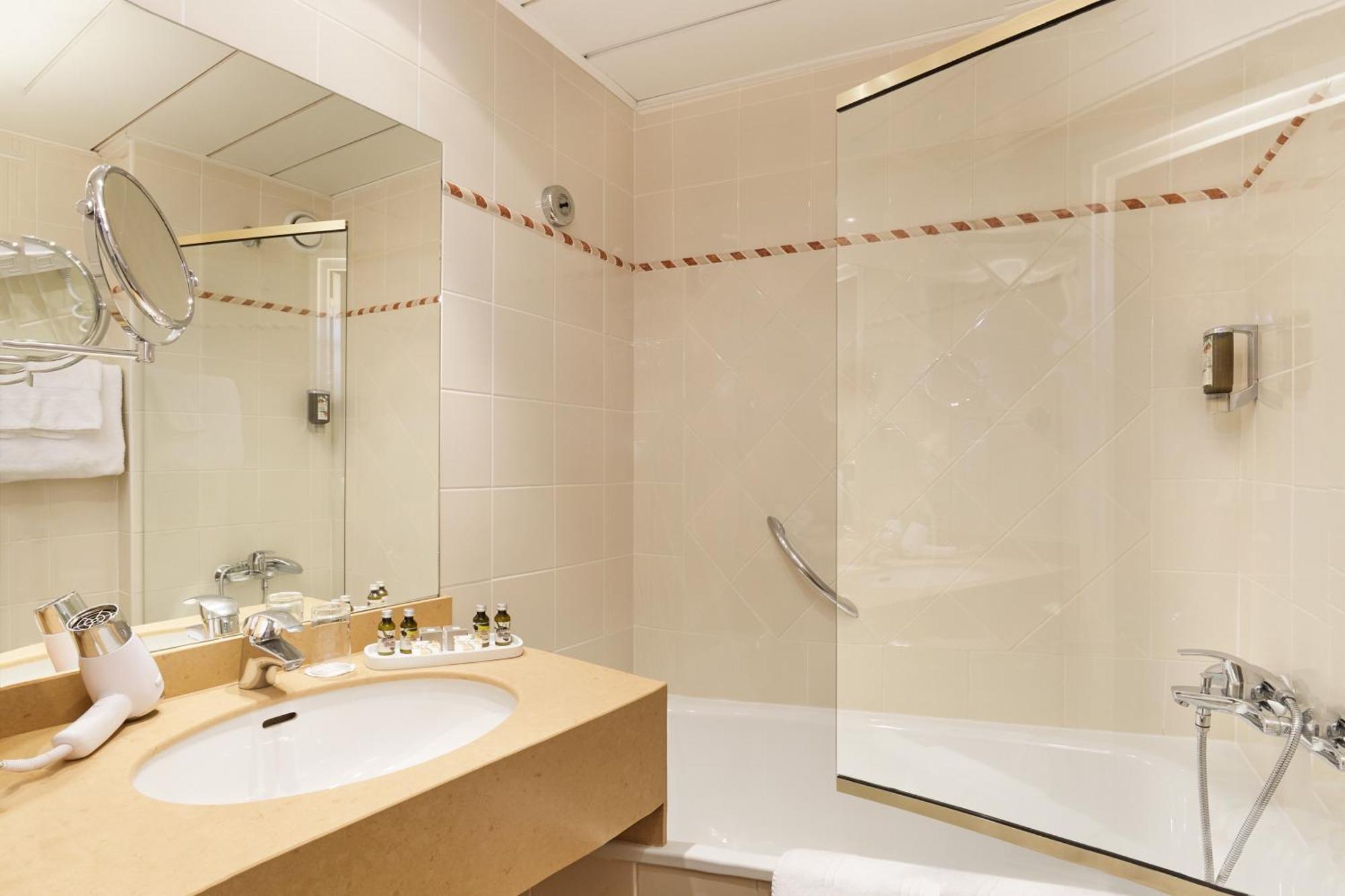 Relais Du Louvre Hotel