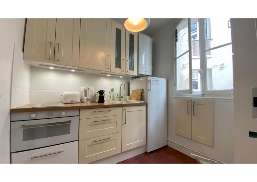 Sunny Bastille-roquette Parigi