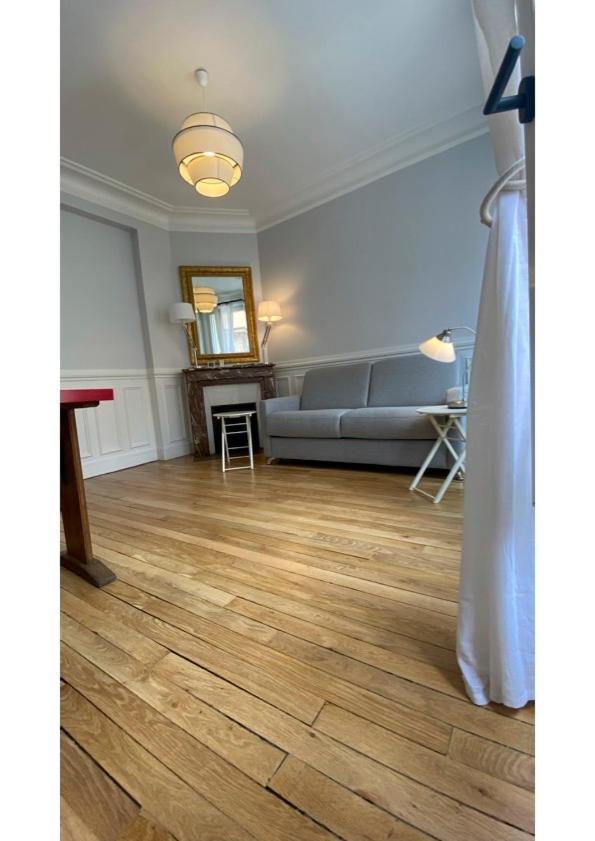Sunny Bastille-roquette Parigi
