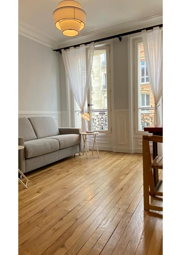 Sunny Bastille-roquette Parigi