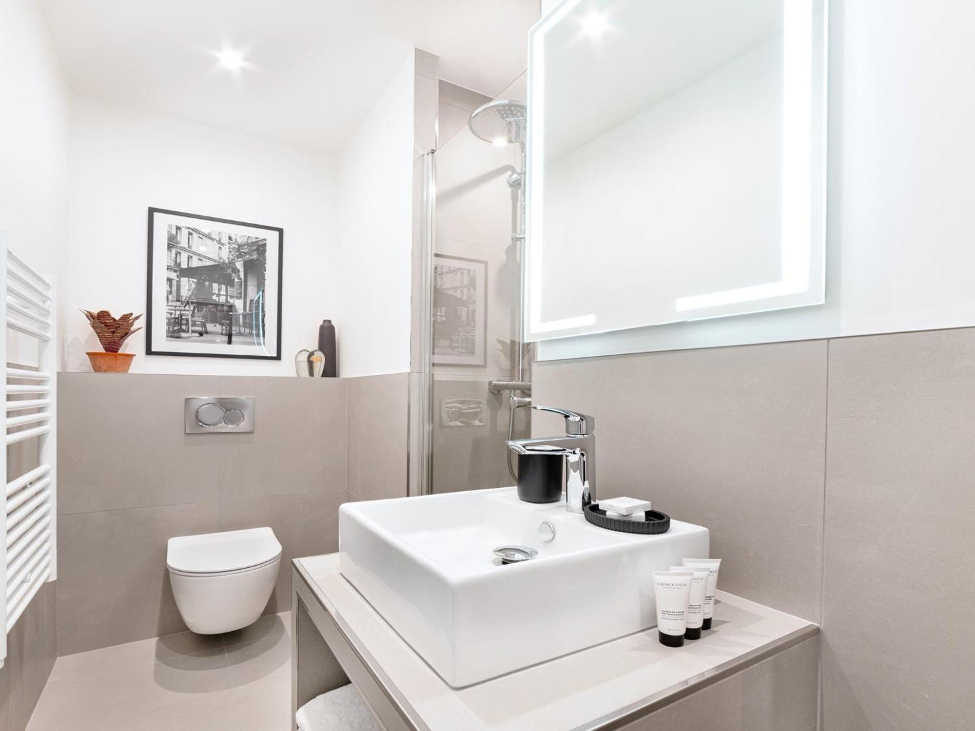Livinparis - Luxury Ac 3 Bedrooms Le Louvre I * Parigi