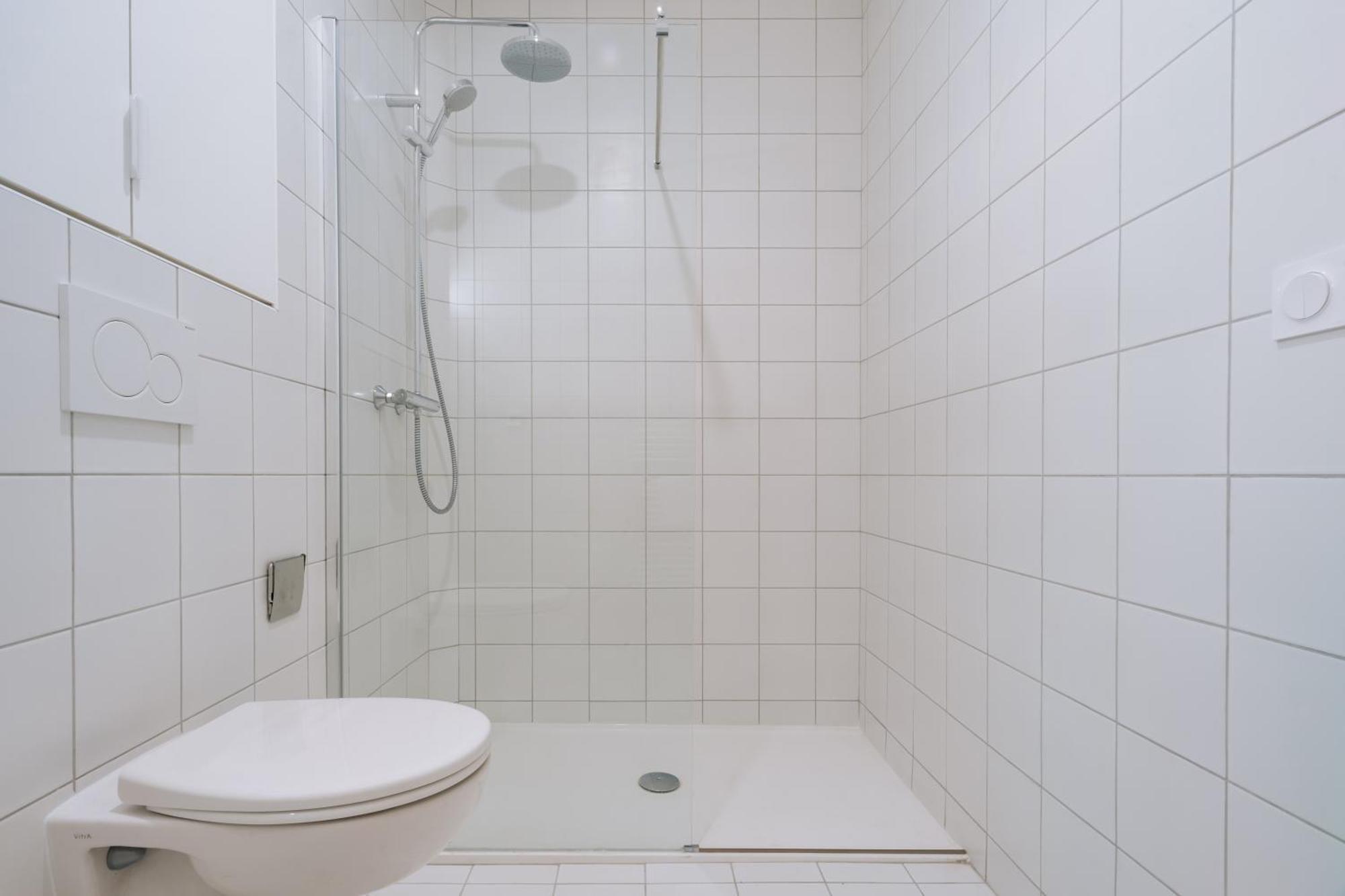 Welcoming 1 Bedroom In Apartment *