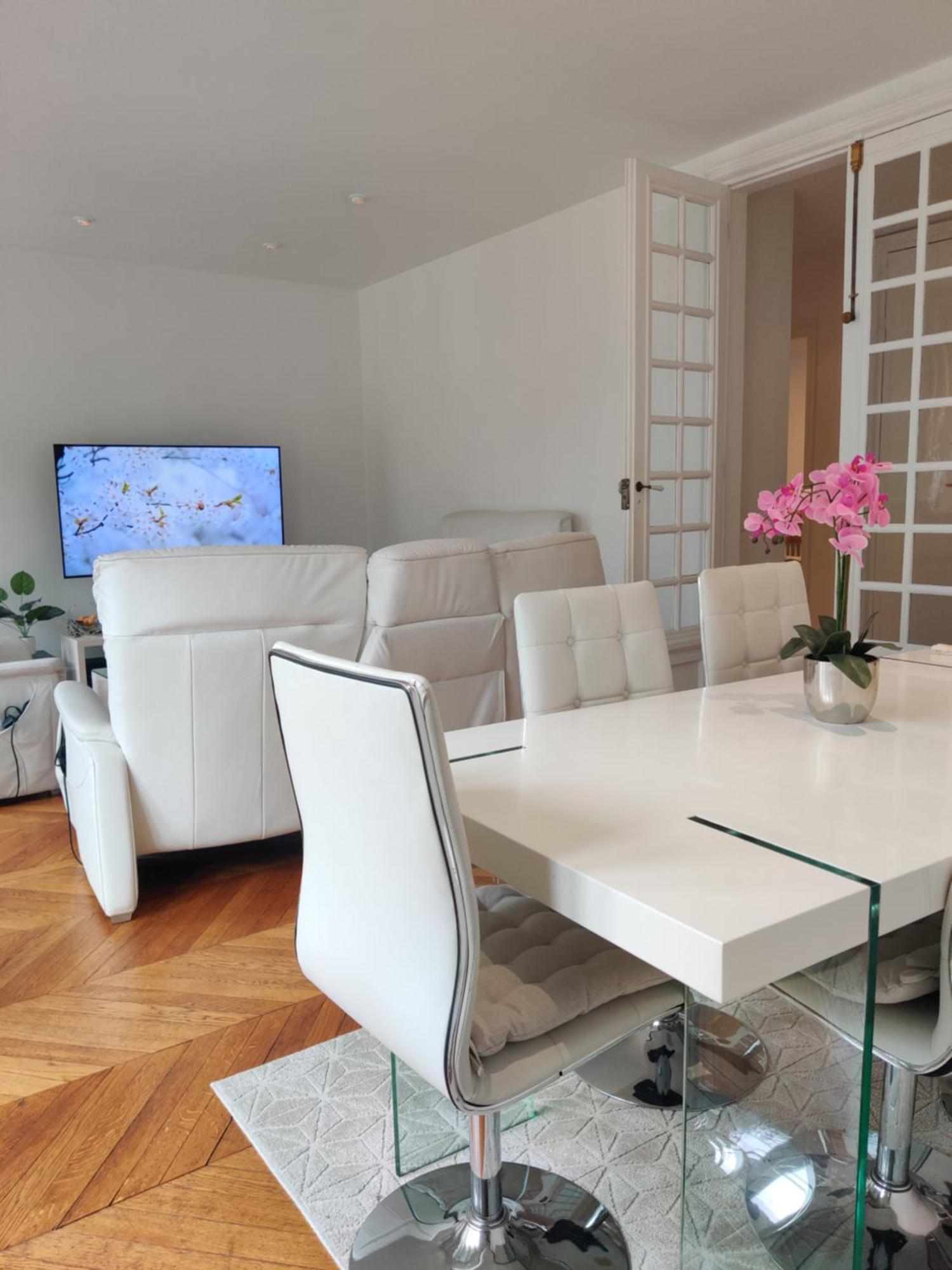 Homestay Eiffel Edge Escape 30 M From Eiffel Tower Paris