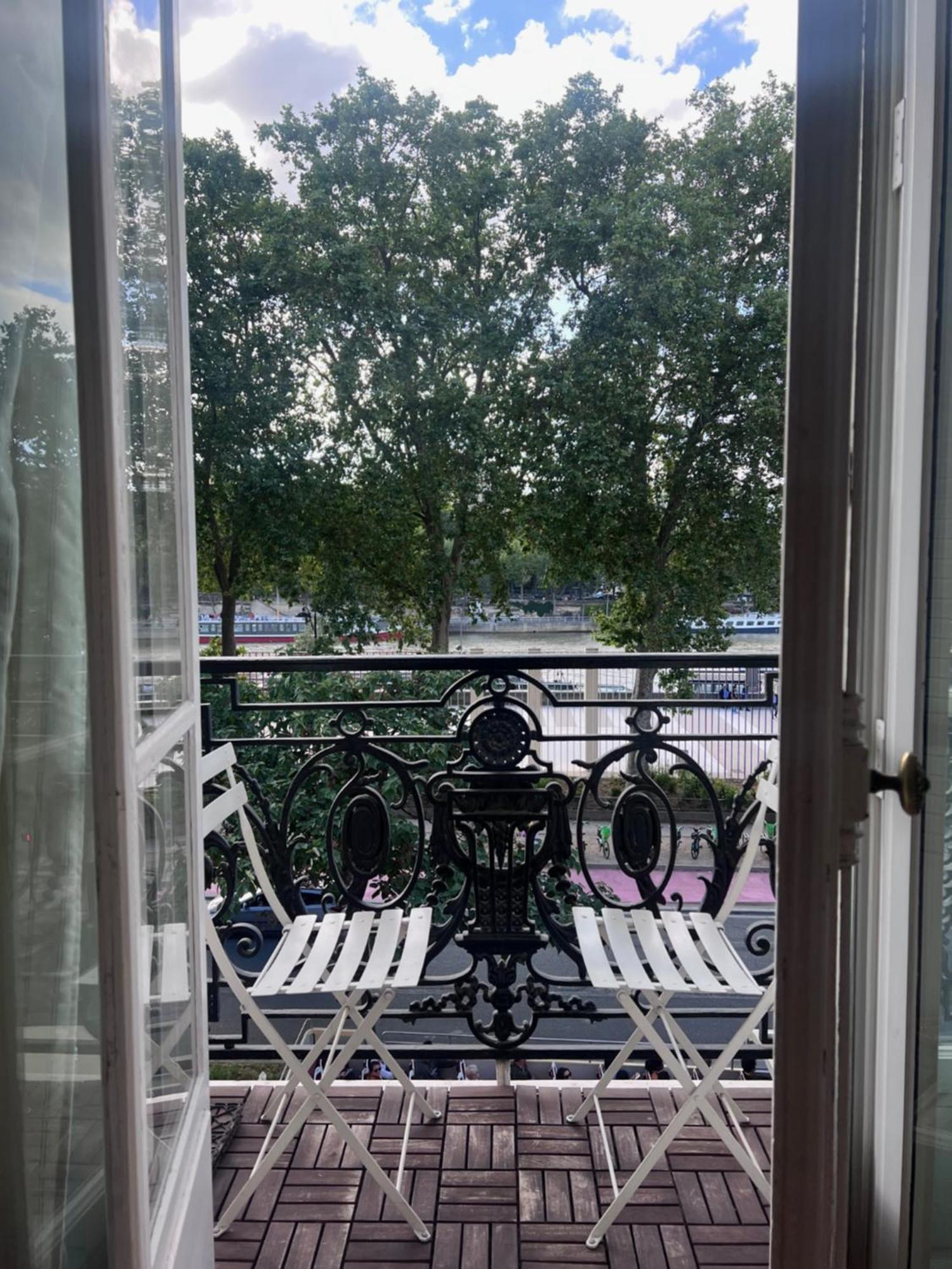 Eiffel Edge Escape 30 M From Eiffel Tower Homestay Paris